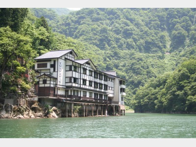 大牧温泉　春の外観