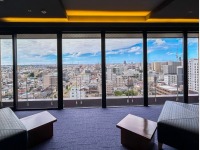 ���E���W