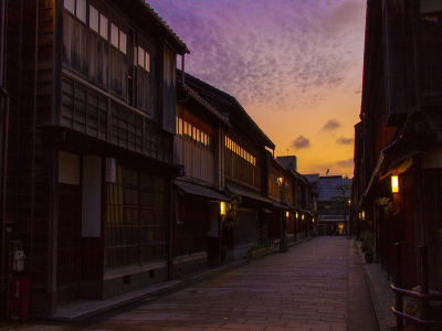 ■ひがし茶屋街｜着物レンタルでまちあるき＆思い出づくりにも　<写真提供:金沢市>