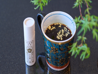 ■ロビー｜金箔を振りかけ、華やかなコーヒーブレイクを