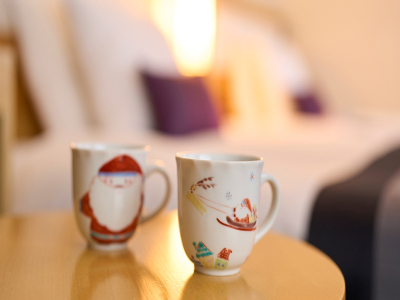 ■季節限定クリスマス九谷焼（一部客室除く）