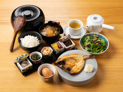 【朝食】和食一例　石川産「ひゃくまん穀」やのどぐろ一夜干し、地域の食材を活かした前菜など（数量限定）