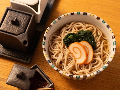 ◆ご宿泊者無料◆北陸名物「赤巻」をのせたお蕎麦を九谷焼の器でご提供（毎日21時～23時）※イメージ