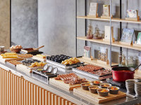 yBANKERS STREET CAFEzH C[W