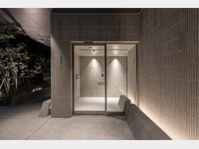 エントランス【夜】