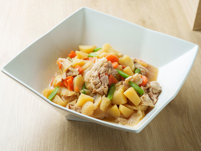 【朝食】和洋ビュッフェ | ごはんに合う和惣菜、月替わりメニューの手づくり肉じゃか（※イメージ）