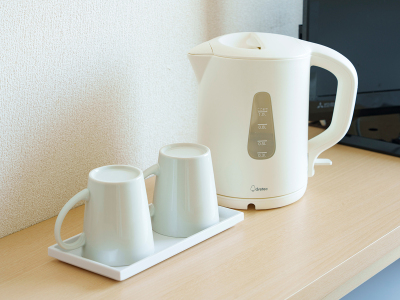 【客室備品】電気ポット／マグカップ