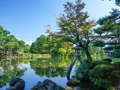 『兼六園』ホテルから車でおよそ7分。