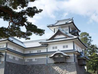 『金沢城公園』ホテルから車でおよそ7分。