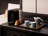 �q���E����i���j