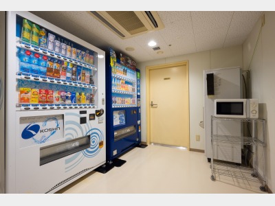 自動販売機・製氷機・電子レンジコーナー