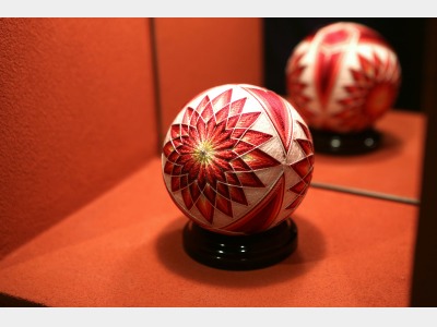 臙脂の間（加賀てまり）