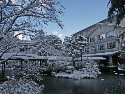 冬の庭園と全景