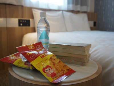 漫画読み放題！小松土産や菓子の物販機もご用意！