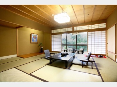 客室一例　秋の館