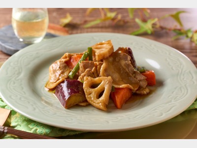 ２５年９月～２６年２月夕食バイキング　豚肉と根菜のオイスター炒めイメージ　仕入の状況によりご提供出来ない場合がございます。
