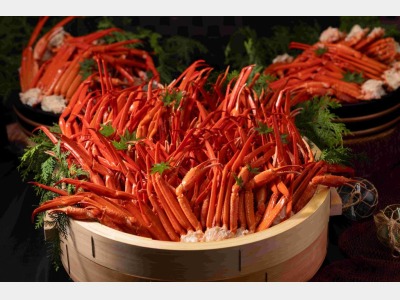 25年11月1日～26年9月30日カニづくしバイキング（紅ズワイガニ又はトゲズワイガニせいろ蒸し）イメージ 仕入状況により提供出来ない場合有。メニューは変更となる場合有。