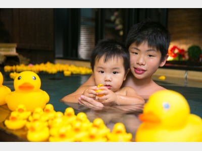 貸切露天風呂にアヒル200羽で家族の思い出に