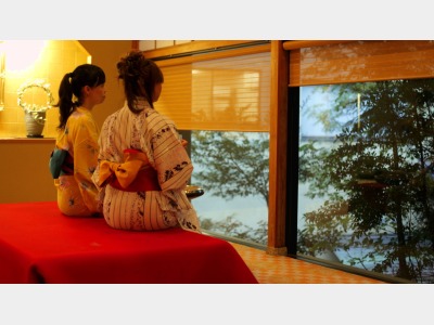 【大浴場入口（湯あがり処）】水素水サーバーをご用意しております。水分補給をしてご入浴ください