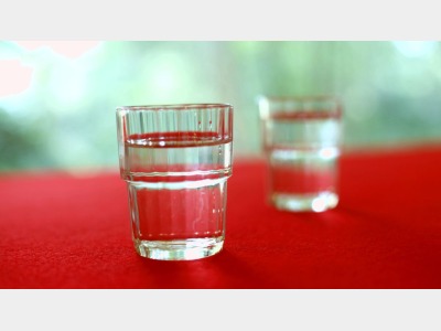 お風呂上りは【水素水】を飲んで「悪玉活性酸素」を取り除き、健康美人に♪