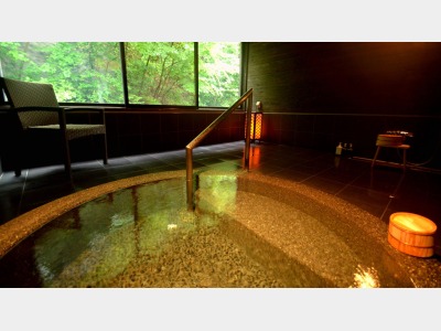 【天然温泉・貸切風呂（ヤタガラスの湯）】1回45分間2750円でご利用いただけます。先着順にて事前ご予約がオススメ