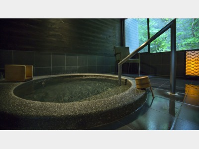 【天然温泉・貸切風呂（ヤタガラスの湯）】1回45分間2750円でご利用いただけます。先着順にて事前ご予約がオススメ