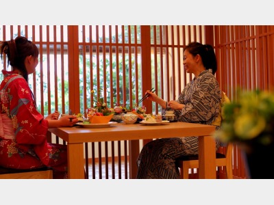 ｢ダイニング蒼翠」お食事の一例。小粋な音楽と共に旬の味覚をお楽しみ下さい。