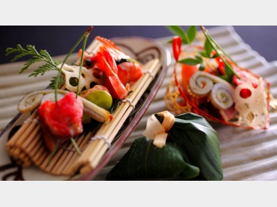 【プレミアムstay】四季折々の心づくし「特選会席」イメージ。大切な記念日を祝い、温泉で癒される