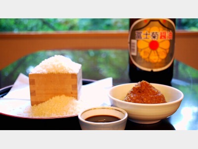 郷土の味わいを大切に。加賀こしひかり米、地元のお醤油、味噌を使用しております。