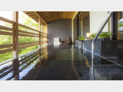 【露天風呂&モダンリビング付き特別室】657号室（びゃくじゅ）客室の一例