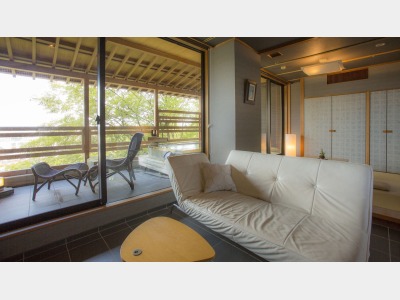 【露天風呂&モダンリビング付き特別室】658号室（ぼくせき）客室の一例