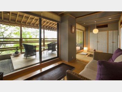 【露天風呂&モダンリビング付き特別室】659号室（てんばん）客室の一例