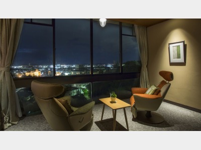 【和洋モダンスイート】652号室・赤烏（せきう）客室の一例