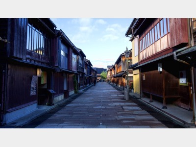 【金沢ひがし茶屋街】江戸時代の雰囲気を残した石畳の街並み※当館から車で約６０分程です