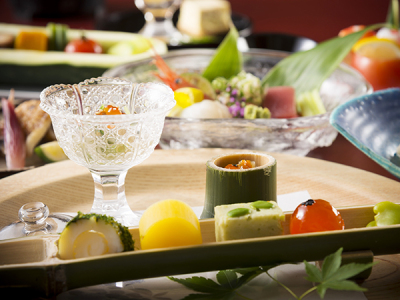 一品一品丁寧に盛り付けているお料理の数々