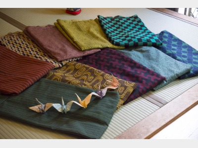 カラフルな色浴衣、お好きなものをお召しになってください