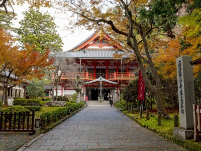那谷寺　特に紅葉スポットとして有名で赤や黄色に色づく木々が見事な景観を生み出します