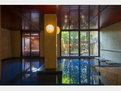 広々した大浴場で体の芯まで温まってください