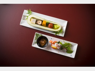 地元産の素材を中心に調理された煮物・酢の物の一例