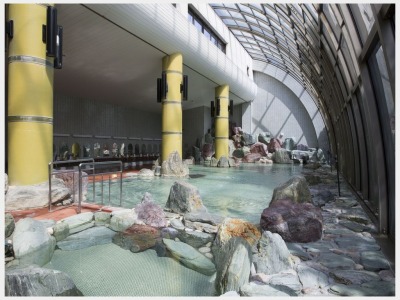 開閉ドーム式庭園大浴場「太陽殿」