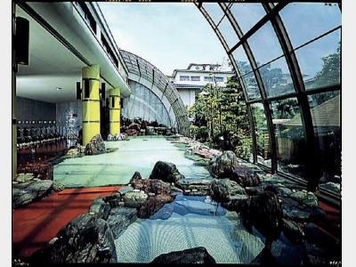 開閉ドーム式庭園大浴場「太陽殿」