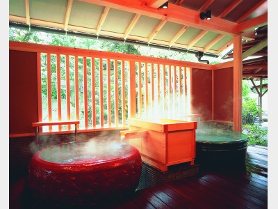 陶器風呂（女性用）