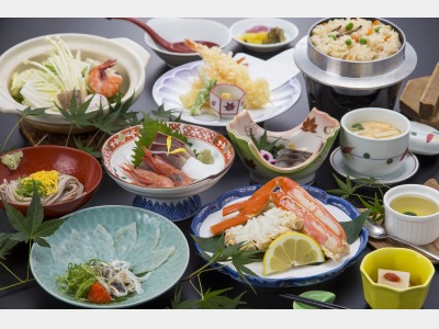 蟹とふぐ両方味わえるお得な「蘇洞門会席」