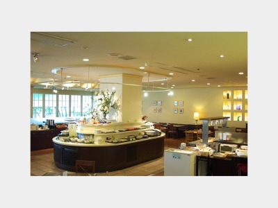 レストラン　「フォーシーズンズ」