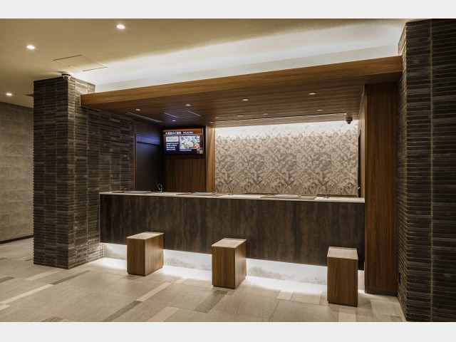 天然温泉 つつじの湯 ドーミーインＥＸＰＲＥＳＳ豊橋 フロント