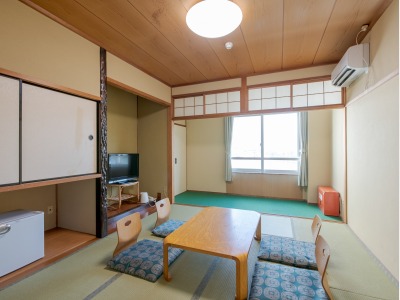 和室8畳　明るい雰囲気の客室です