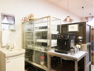 施設内レストラン　コーヒーマシンを設置しています