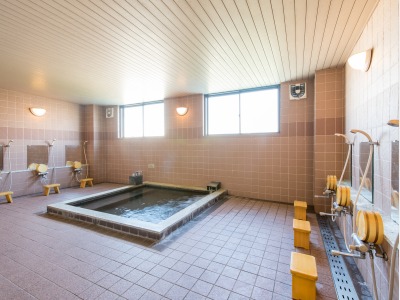 大浴場　シャンプーやボディーソープを設置しています
