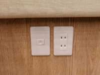 ���R���[�L���O�X�y�[�X�i�����j�^����LAN�����łȂ��A�d����LAN�|�[�g������ڑ������肵�Ă��܂�