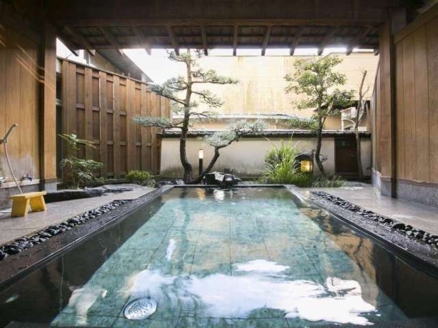平野屋 ◆美人の湯と謳われる古湯・三谷温泉の「美白泉」でごゆるりとお寛ぎください。